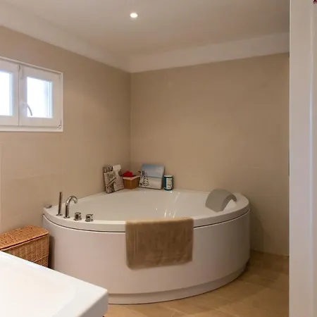 Beautiful With Panoramic View Over 別荘