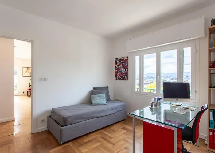 بيت للعطل Beautiful With Panoramic View Over *